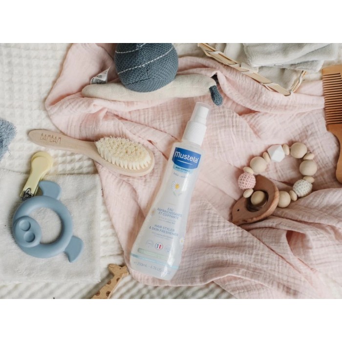 Mustela Eau rafraichissante et coiffante 200ml dans Eau / Lait de toilette chez Baby And Mom Maroc
