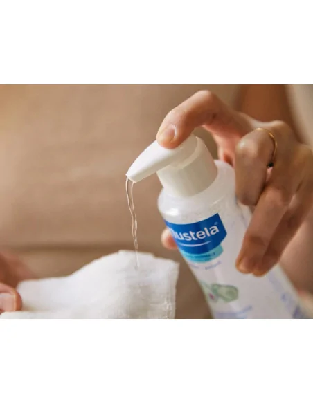 Eau nettoyante bébé sans rinçage MUSTELA : le flacon de 300 ml à