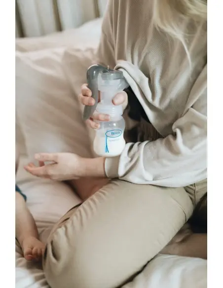 Dr Brown's manual breast pump + Cole large baby bottle 150ml + cap — photo 3