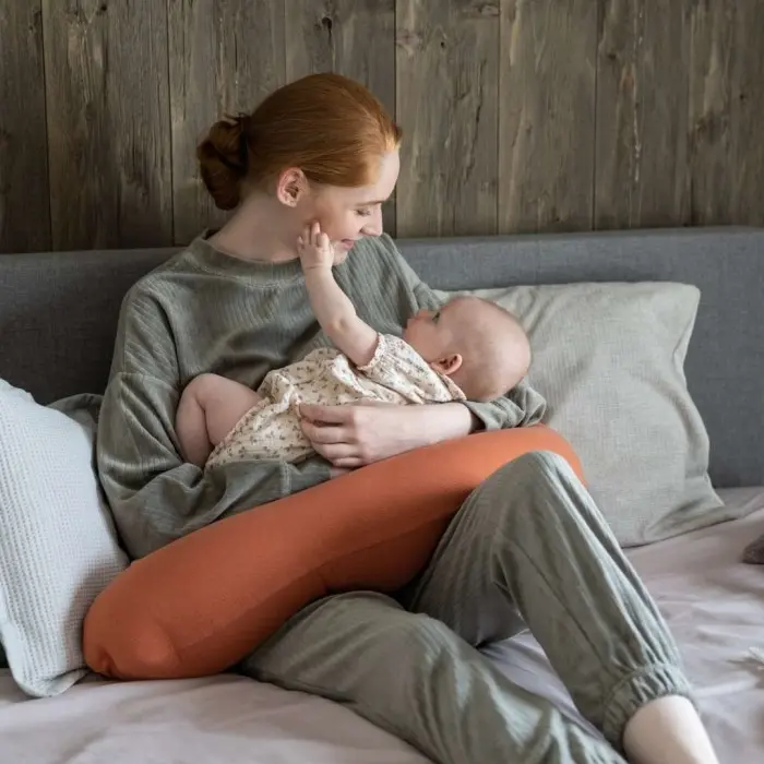 Doomoo Coussin de Grossesse et d'allaitement Buddy Terracotta