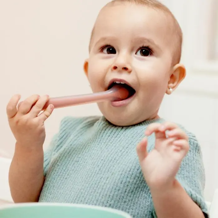 Suavinex Cuillère en silicone 4m+ Rose Vaisselle bébé -