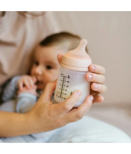 Suavinex Pack Zero.Zero anti-colic baby bottle 180 ml & nipple & replacement silicone pouch 2
