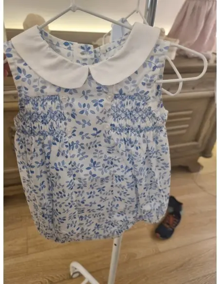 Barboteuse bébé fleurie bleu ciel avec smocks – Tenue chic pour