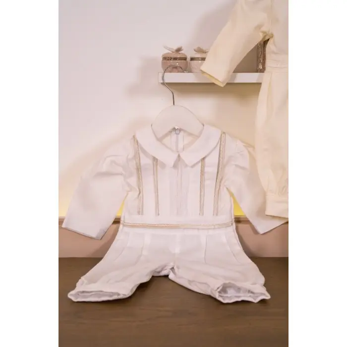 Combinaison de baptême garçon en tissu piqué avec galon satin –