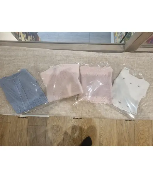 Brassière bébé en maille – Disponible en plusieurs coloris