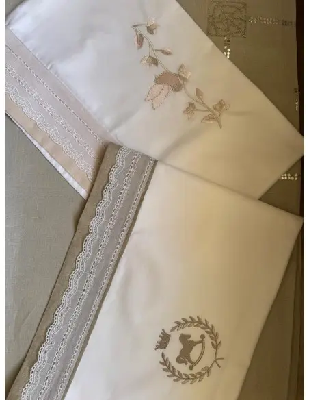 Embroidered satin cotton cradle sheet with linen border and trim — photo 2