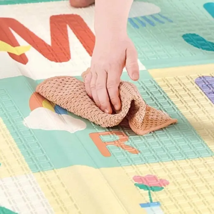 Hape Tapis de Jeu Pliable en Mousse Alphabet & Toise dans Tapis d'éveil chez Baby And Mom Maroc