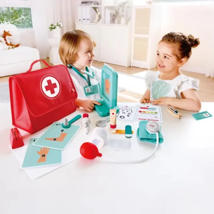 Hape Set médical du petit docteur 3ans+ dans Jeux éducatifs chez Baby And Mom Maroc