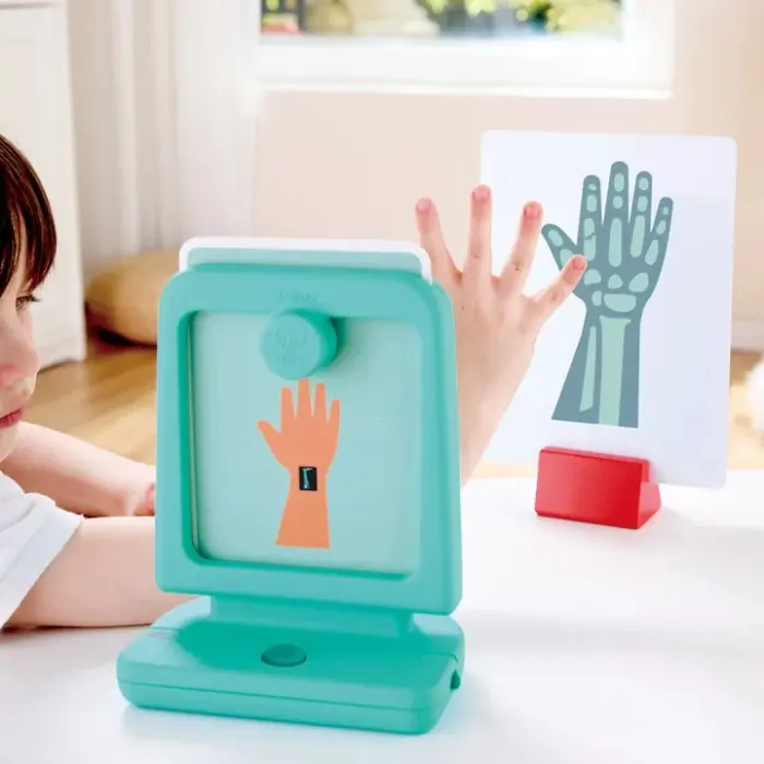 Hape Set médical du petit docteur 3ans+ dans Jeux éducatifs chez Baby And Mom Maroc