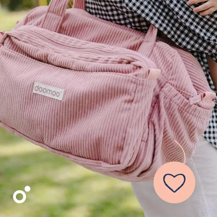Doomoo Sac à langer Fluffy - Pink dans Sac à main chez Baby And Mom Maroc