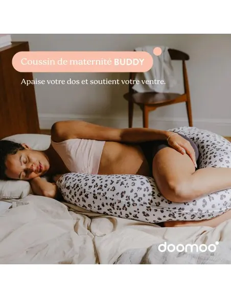 Doomoo Buddy Leopard Cream – Coussin de Grossesse et d’Allaitement 180 cm dans Linge de lit chez Baby And Mom Maroc