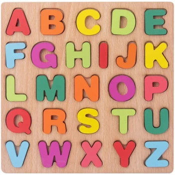 Puzzle alphabets en bois lettres majuscules.