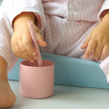 Minikoioi Gobelet Bébé En Silicone – Rose Vaisselle bébé -