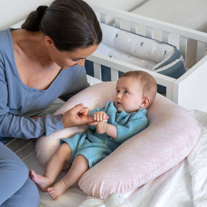 Doomoo Coussin D'allaitement Softy Misty Pink dans Coussin d'allaitement chez Baby And Mom Maroc
