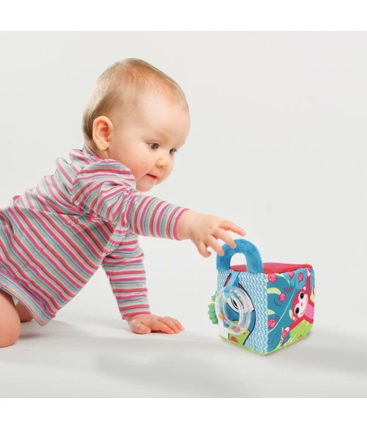Ludi fabric activity cube from 3 months 2